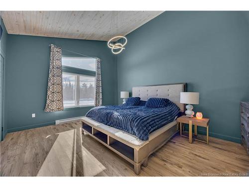 9 Crest Ave, Heathland, NB 