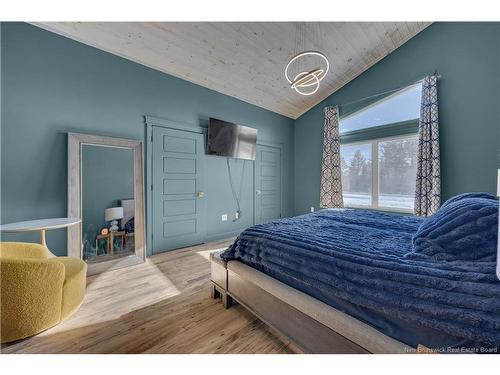 9 Crest Ave, Heathland, NB 