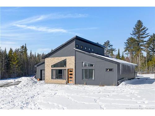 9 Crest Ave, Heathland, NB 