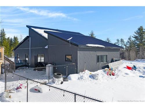 9 Crest Ave, Heathland, NB 