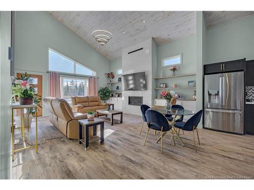 9 Crest Ave, Heathland, NB 