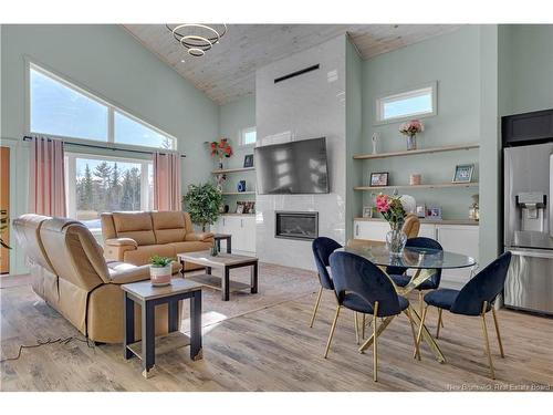 9 Crest Ave, Heathland, NB 