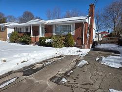 89 Mount Royal BLVD  Moncton, NB E1E 2V3