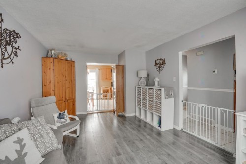 Salon - 27 Rue Bourgeau N., Gatineau (Aylmer), QC - Indoor