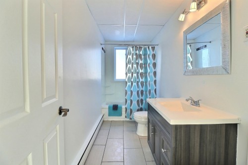 Salle de bains - 798  - 800 Boul. Des Chutes, Québec (Beauport), QC - Indoor Photo Showing Bathroom