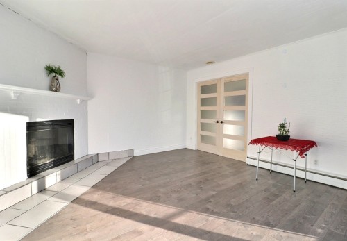 Salon - 798  - 800 Boul. Des Chutes, Québec (Beauport), QC - Indoor With Fireplace