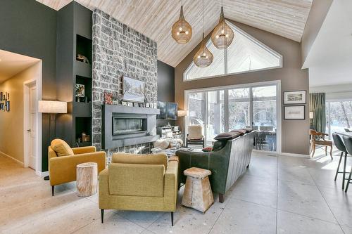 Salon - 539 Ch. Du Poète, Prévost, QC - Indoor Photo Showing Living Room With Fireplace