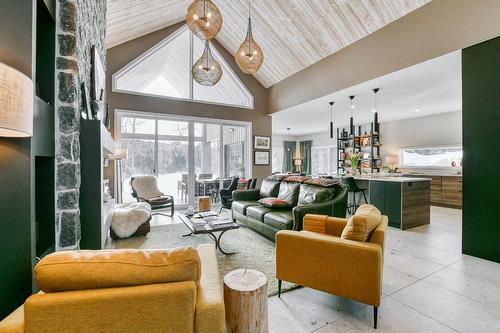 Salon - 539 Ch. Du Poète, Prévost, QC - Indoor Photo Showing Other Room