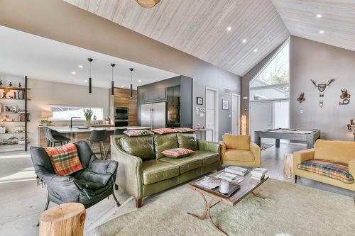 Salon - 539 Ch. Du Poète, Prévost, QC - Indoor Photo Showing Living Room