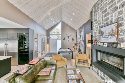 Salon - 539 Ch. Du Poète, Prévost, QC - Indoor Photo Showing Living Room With Fireplace