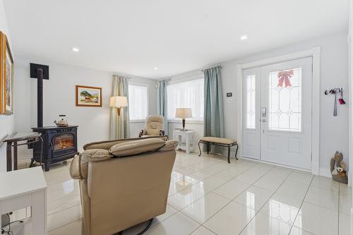 Salon - 537 Rg De La Rivière S., Saint-Lin/Laurentides, QC 