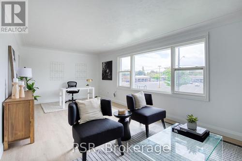 514 Krug Street, Kitchener, ON - Indoor Photo Showing Living Room