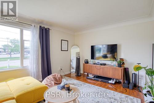 514 Krug Street, Kitchener, ON - Indoor Photo Showing Bedroom