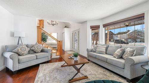 945 Westridge Way, Invermere, BC - Indoor Photo Showing Living Room