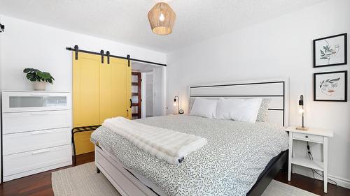 945 Westridge Way, Invermere, BC - Indoor Photo Showing Bedroom