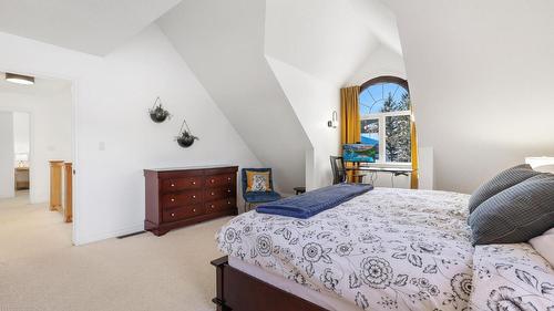 945 Westridge Way, Invermere, BC - Indoor Photo Showing Bedroom