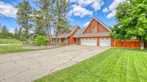 945 Westridge Way, Invermere, BC - Outdoor With Facade