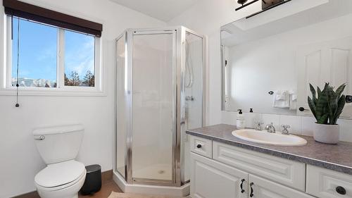 945 Westridge Way, Invermere, BC - Indoor Photo Showing Bathroom