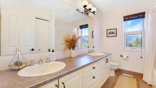 945 Westridge Way, Invermere, BC - Indoor Photo Showing Bathroom