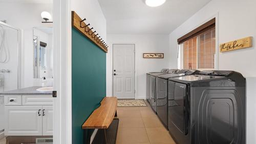 945 Westridge Way, Invermere, BC - Indoor Photo Showing Laundry Room