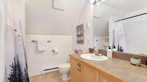 945 Westridge Way, Invermere, BC - Indoor Photo Showing Bathroom