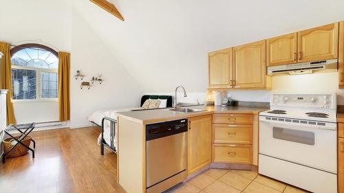 945 Westridge Way, Invermere, BC - Indoor Photo Showing Kitchen