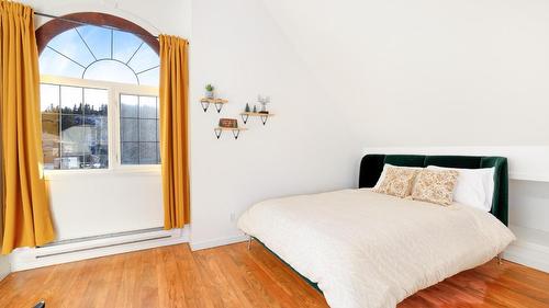 945 Westridge Way, Invermere, BC - Indoor Photo Showing Bedroom