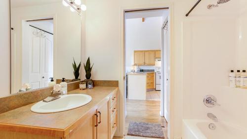 945 Westridge Way, Invermere, BC - Indoor Photo Showing Bathroom