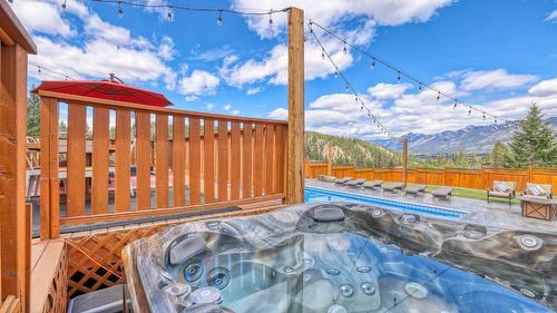 945 Westridge Way, Invermere, BC - Outdoor