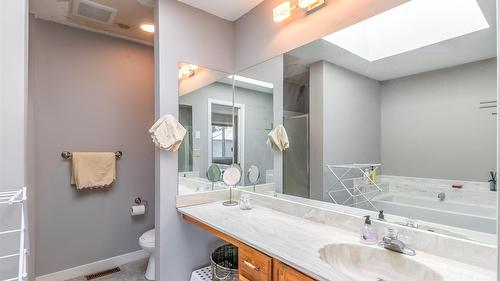 156-1995 Burtch Road, Kelowna, BC - Indoor Photo Showing Bathroom