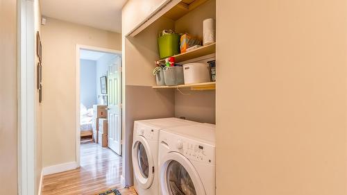 156-1995 Burtch Road, Kelowna, BC - Indoor Photo Showing Laundry Room