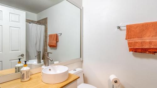 156-1995 Burtch Road, Kelowna, BC - Indoor Photo Showing Bathroom