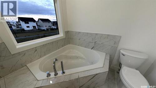 147 Woolf Bend, Saskatoon, SK - Indoor Photo Showing Bathroom