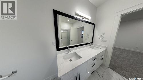 147 Woolf Bend, Saskatoon, SK - Indoor Photo Showing Bathroom