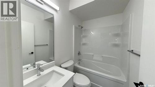 147 Woolf Bend, Saskatoon, SK - Indoor Photo Showing Bathroom