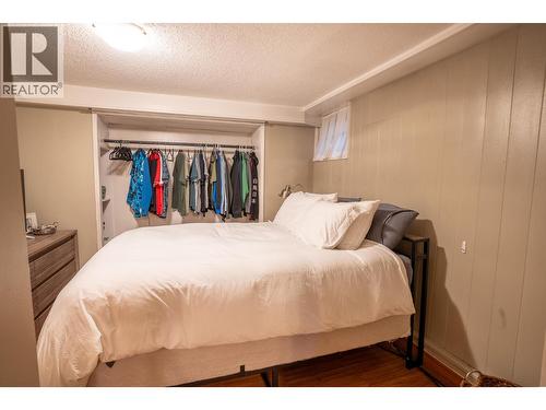32 Battle Street W, Kamloops, BC - Indoor Photo Showing Bedroom