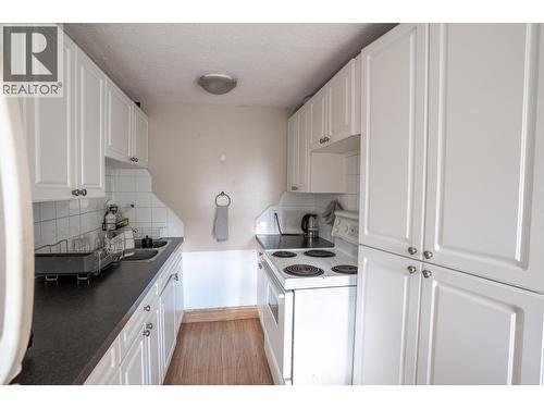 32 Battle Street W, Kamloops, BC - Indoor Photo Showing Kitchen