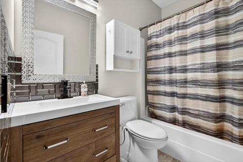 1-1450 Rose Meadow Drive, West Kelowna, BC - Indoor Photo Showing Bathroom