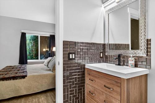 1-1450 Rose Meadow Drive, West Kelowna, BC - Indoor Photo Showing Bedroom