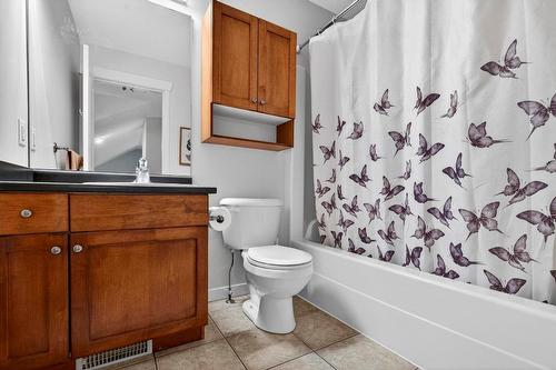 1-1450 Rose Meadow Drive, West Kelowna, BC - Indoor Photo Showing Bathroom