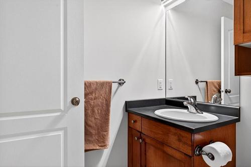 1-1450 Rose Meadow Drive, West Kelowna, BC - Indoor Photo Showing Bathroom