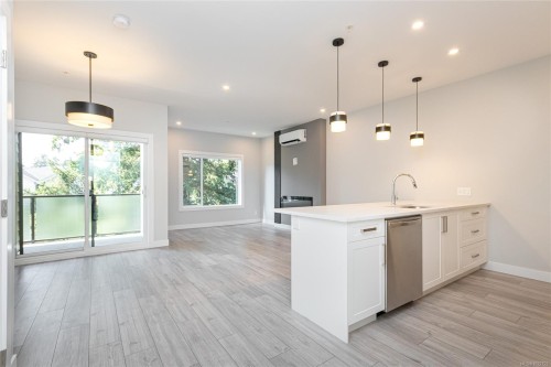 305-924 Jenkins Ave  Langford, BC V9B 2N7