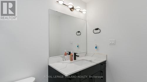 129 - 3900 Savoy Street, London South (South V), ON - Indoor Photo Showing Bathroom