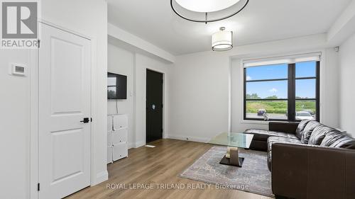 129 - 3900 Savoy Street, London South (South V), ON - Indoor Photo Showing Living Room