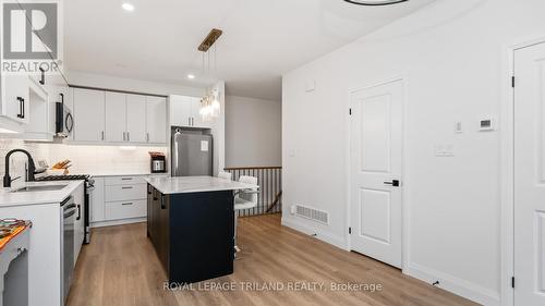 129 - 3900 Savoy Street, London South (South V), ON - Indoor Photo Showing Kitchen With Upgraded Kitchen