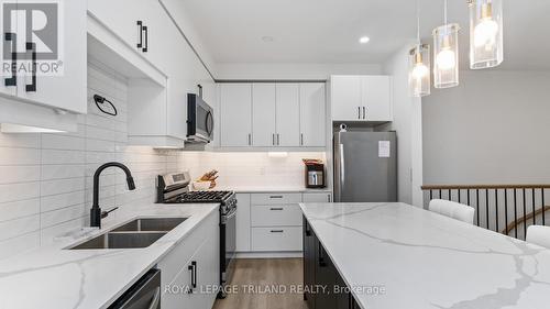 129 - 3900 Savoy Street, London South (South V), ON - Indoor Photo Showing Kitchen With Double Sink With Upgraded Kitchen