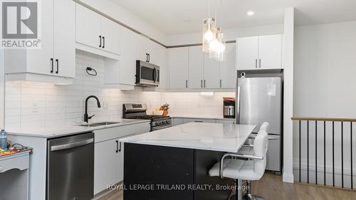 129 - 3900 Savoy Street, London South (South V), ON - Indoor Photo Showing Kitchen With Upgraded Kitchen