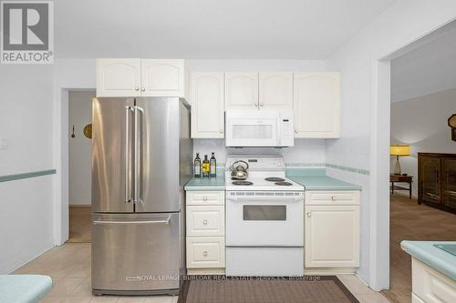 2063 Waters Edge Drive, Oakville, ON - Indoor Photo Showing Kitchen