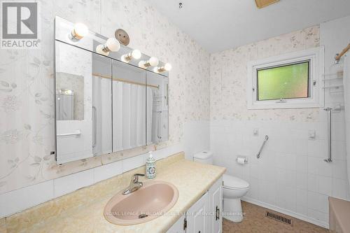 2063 Waters Edge Drive, Oakville, ON - Indoor Photo Showing Bathroom