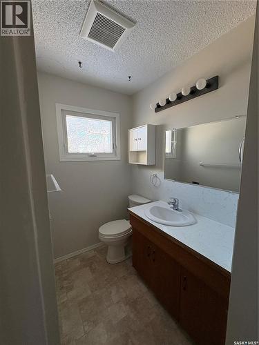 112 2Nd Avenue E, Kelvington, SK - Indoor Photo Showing Bathroom